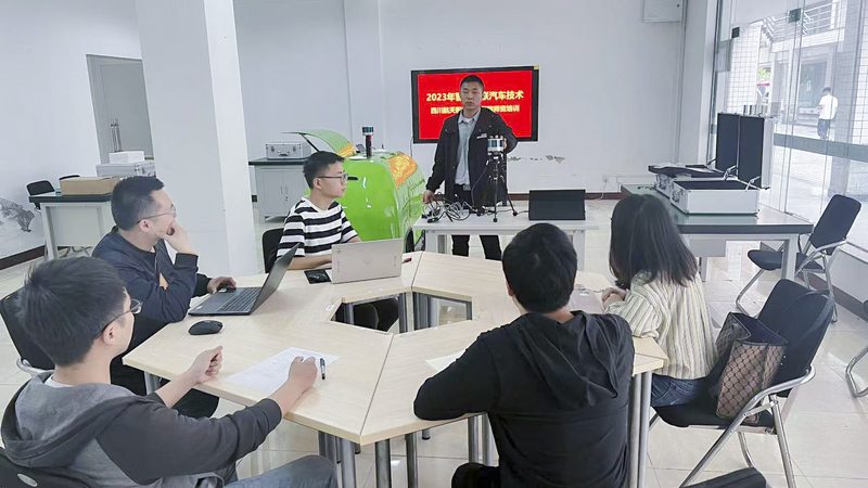 技能培训代理如何精准拓客：策略与技巧解析